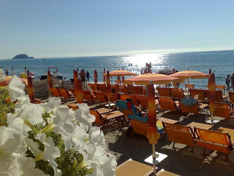 Hotel Gabbiano Alassio Exterior photo